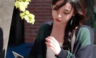 17c吃瓜绝技公开，少女如何永不迷路吃瓜？