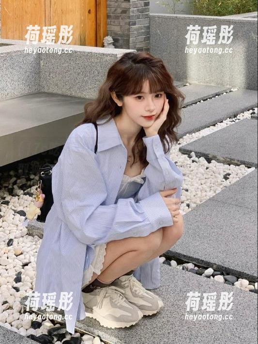 访问17c吃瓜网页后登录，获取独家八卦和娱乐爆料，精彩生活从这里开始！