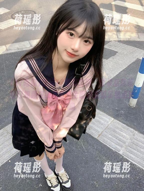 17吃瓜 访问17吃瓜官网,登录后尽览热门视频在线观看,全面捕捉娱乐热点消息