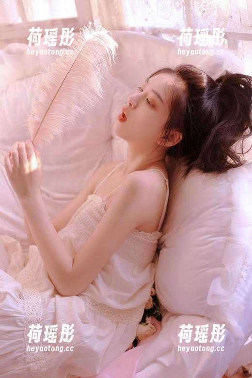 最新发现：通过zztt333app了解最新娱乐圈吃瓜内幕，揭开明星生活的秘密！