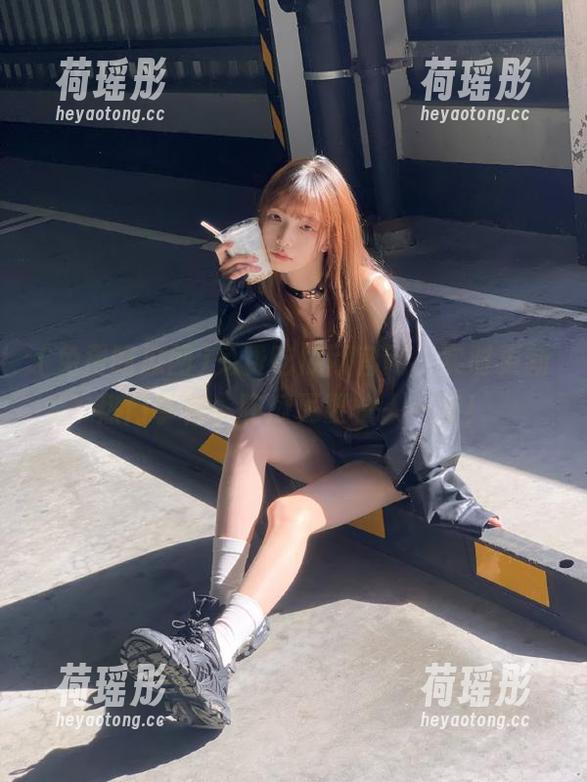 免费吃瓜网官网，实时更新热门事件，吃瓜更要快人一步！
