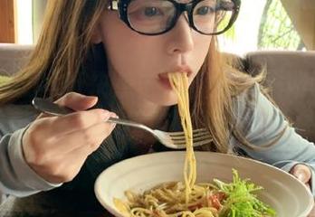 赶快点击链接！黑料网曝带你吃瓜明星校园那些事